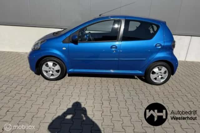 Toyota Aygo (2009) thumbnail 5