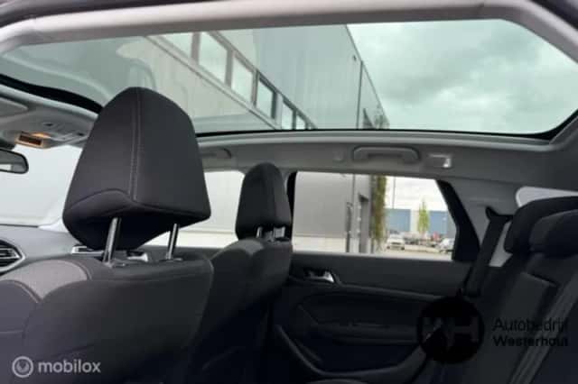Peugeot 308 (2017) thumbnail 4