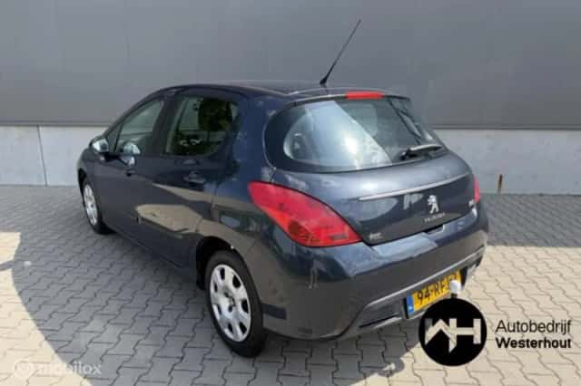 Peugeot 308 (2011) thumbnail 3