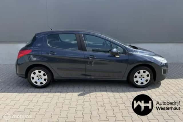 Peugeot 308 (2011) thumbnail 6