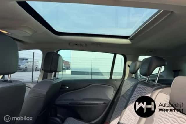 Opel Zafira (2014) thumbnail 4