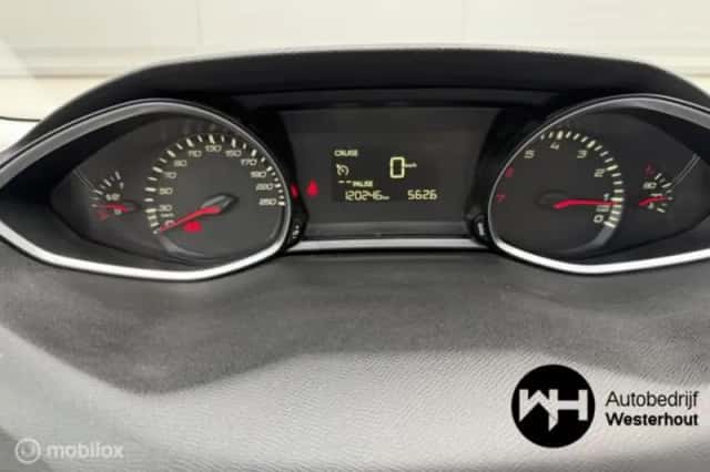 Peugeot 308 (2014) thumbnail 4