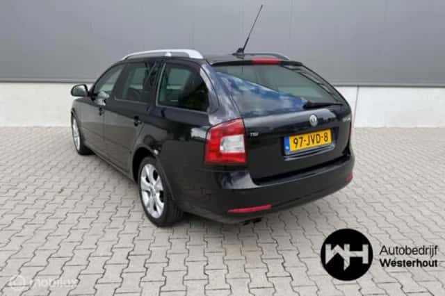 Škoda Octavia (2009) thumbnail 3