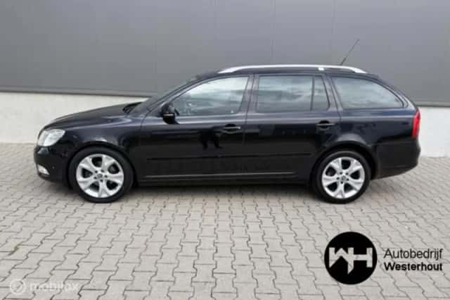 Škoda Octavia (2009) thumbnail 5