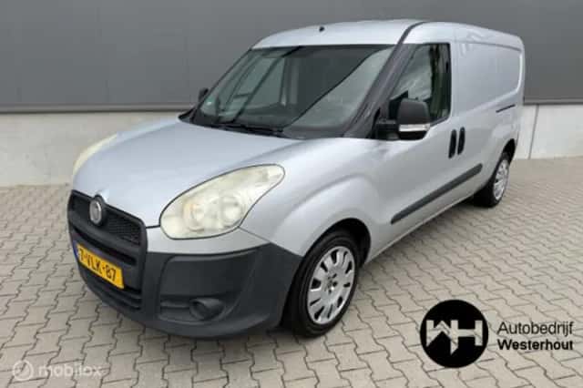 Fiat Doblò (2011) thumbnail 2