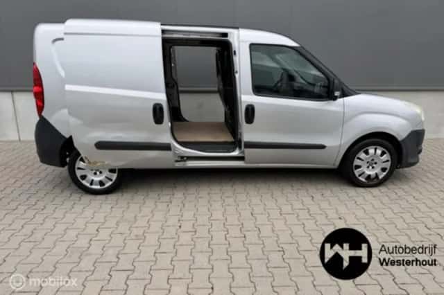 Fiat Doblò (2011) thumbnail 3