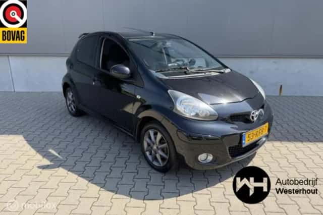 Toyota Aygo (2011) thumbnail 1