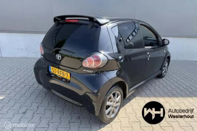 Toyota Aygo (2011) thumbnail 3