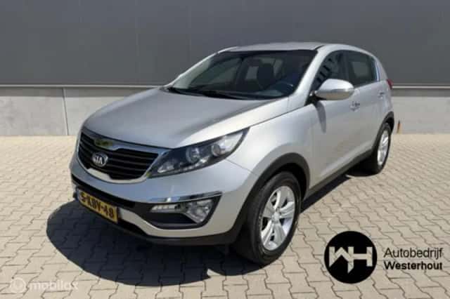 Kia Sportage (2013) thumbnail 2