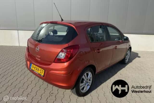 Opel Corsa (2013) thumbnail 3