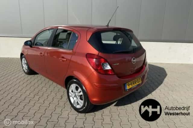 Opel Corsa (2013) thumbnail 4
