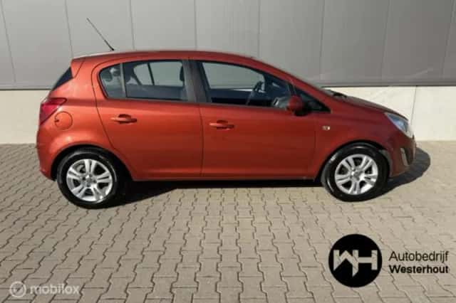 Opel Corsa (2013) thumbnail 5