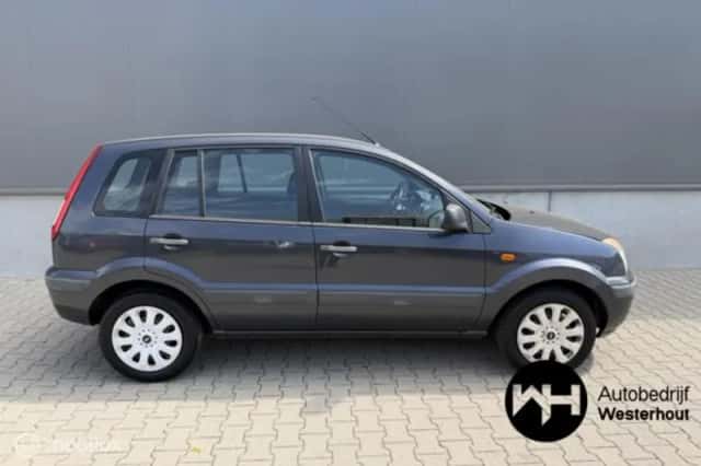 Ford Fusion (2010) thumbnail 6