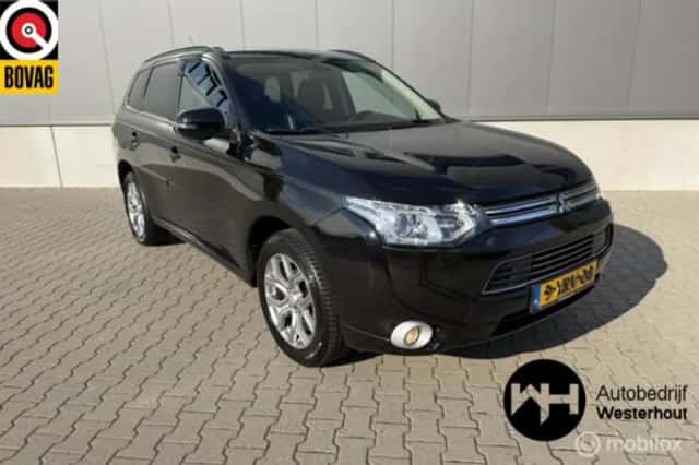Mitsubishi Outlander (2014) thumbnail 1