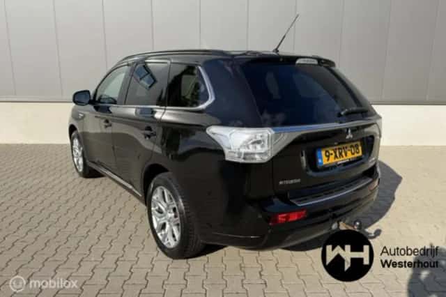 Mitsubishi Outlander (2014) thumbnail 4