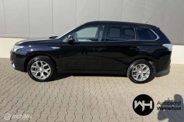 Mitsubishi Outlander (2014) thumbnail 5