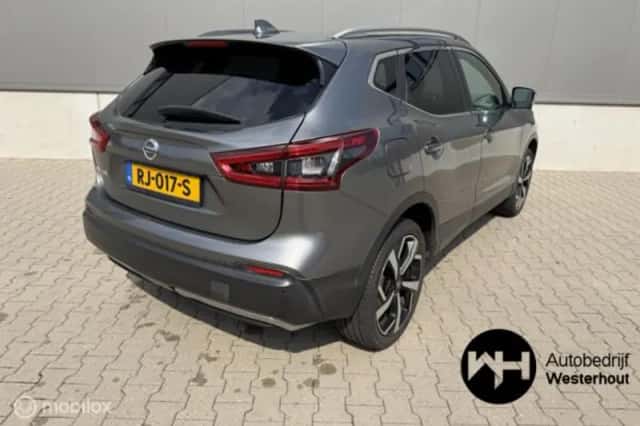 Nissan Qashqai (2017) thumbnail 4