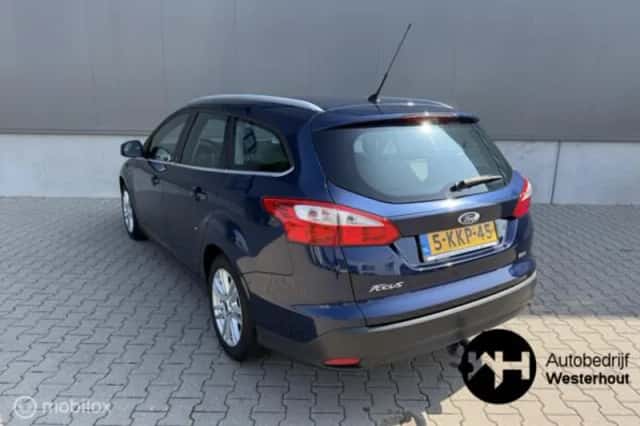 Ford Focus (2013) thumbnail 3