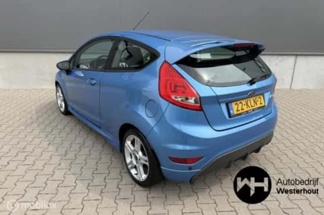 Ford Fiesta (2010) thumbnail 3