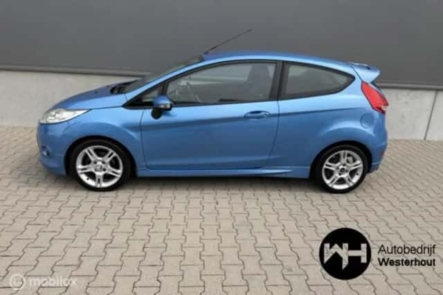 Ford Fiesta (2010) thumbnail 5