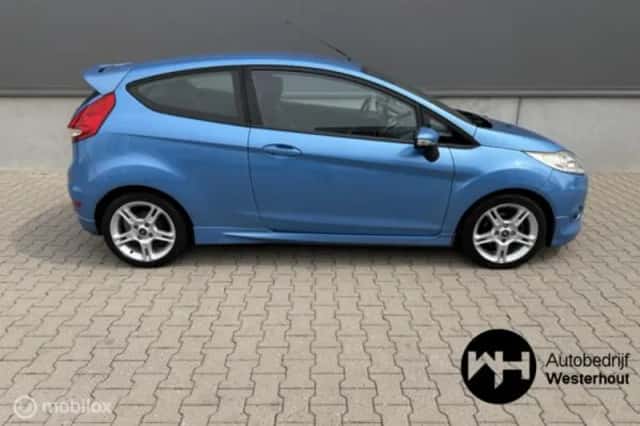 Ford Fiesta (2010) thumbnail 6