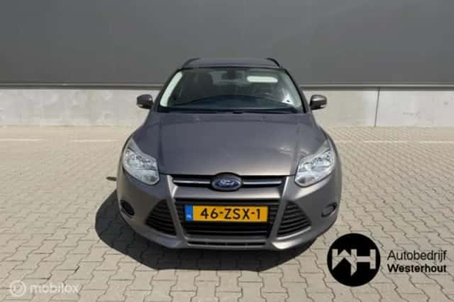 Ford Focus (2013) thumbnail 3