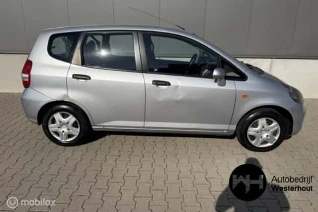 Honda Jazz (2003) thumbnail 6