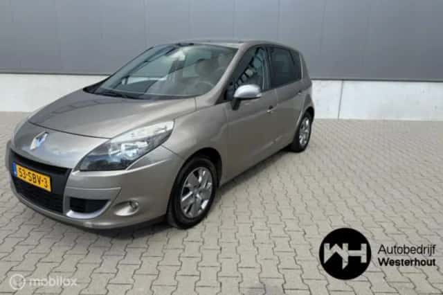 Renault Scénic (2011) thumbnail 2