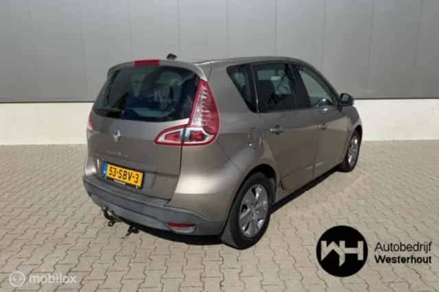 Renault Scénic (2011) thumbnail 3