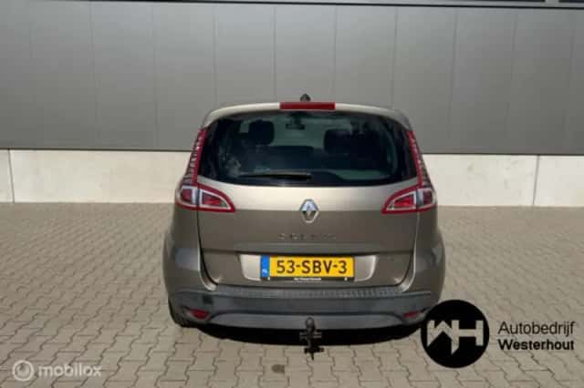Renault Scénic (2011) thumbnail 6