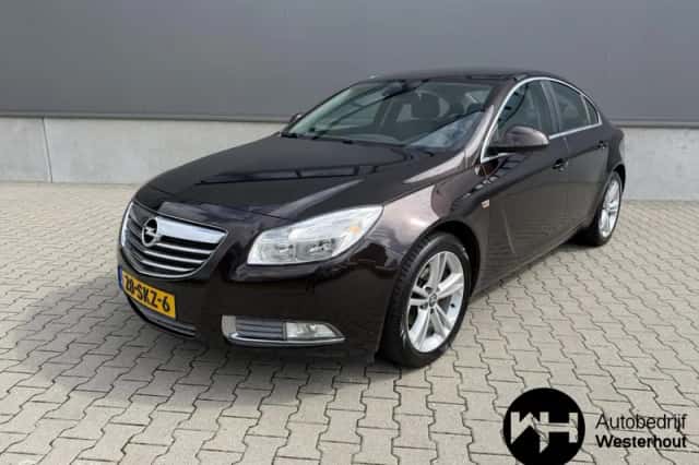 Opel Insignia (2011) thumbnail 2