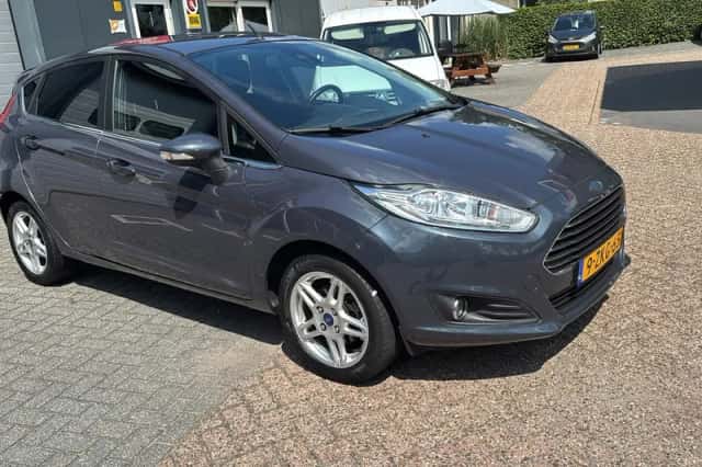 Ford Fiesta (2015) thumbnail 1