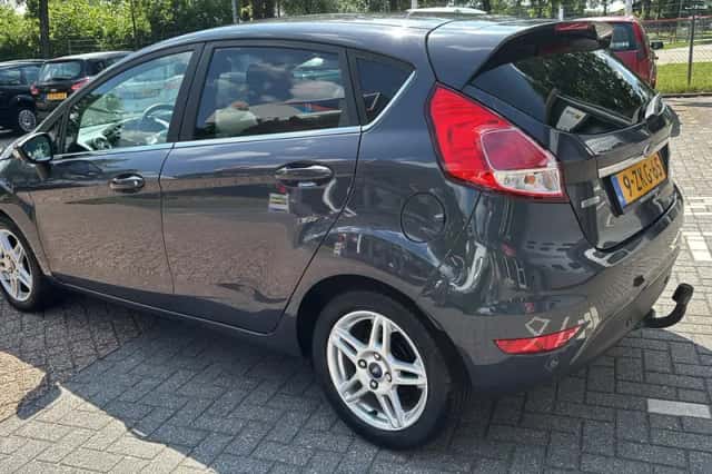 Ford Fiesta (2015) thumbnail 4