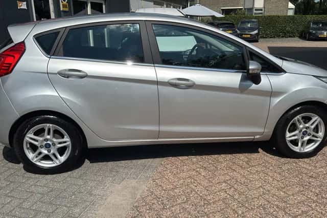 Ford Fiesta (2015) thumbnail 5