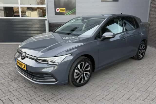 Volkswagen Golf (2022) thumbnail 1