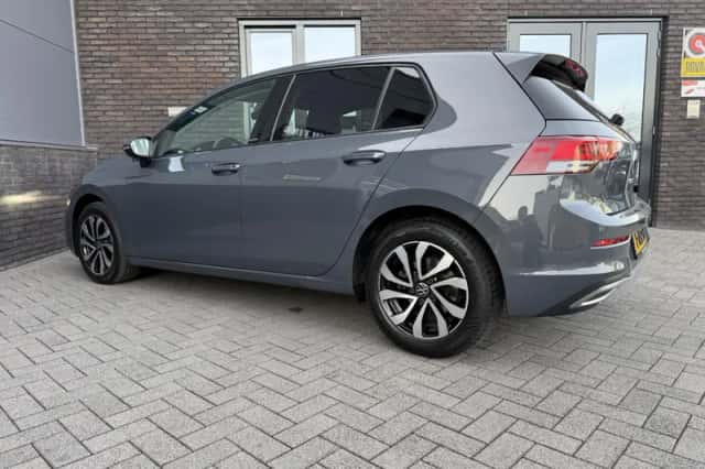 Volkswagen Golf (2022) thumbnail 4