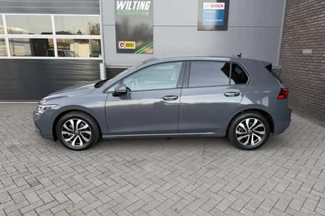 Volkswagen Golf (2022) thumbnail 5