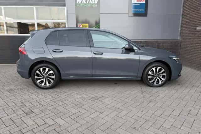 Volkswagen Golf (2022) thumbnail 6