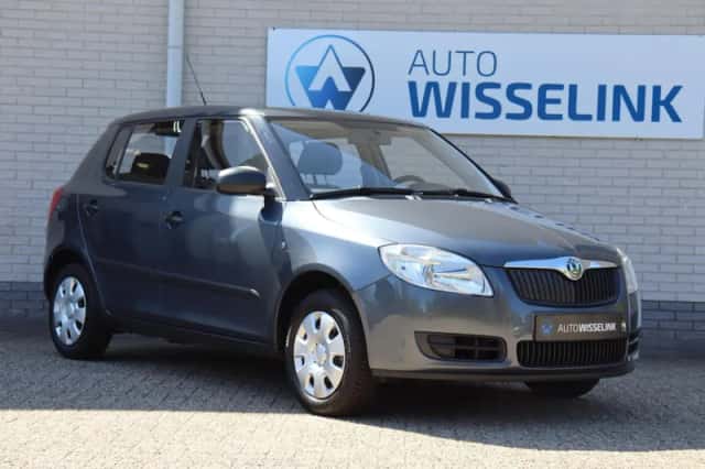 Škoda Fabia (2010) thumbnail 3