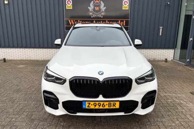 BMW X5 (2022) thumbnail 2