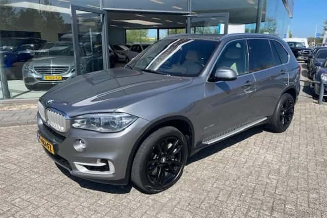BMW X5 (2017) thumbnail 2