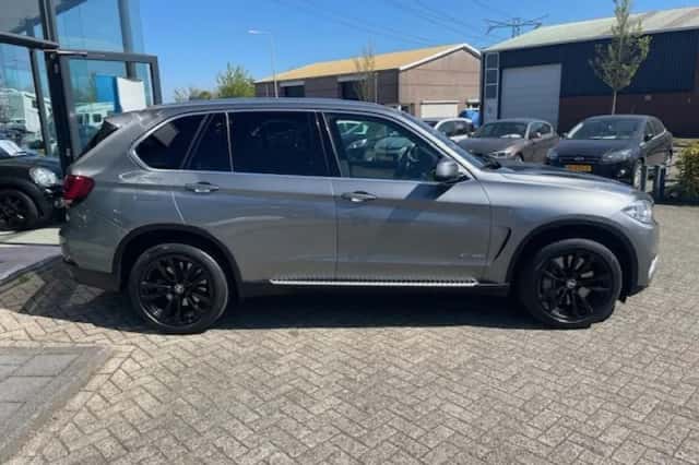 BMW X5 (2017) thumbnail 5