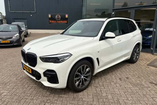 BMW X5 (2022) thumbnail 2