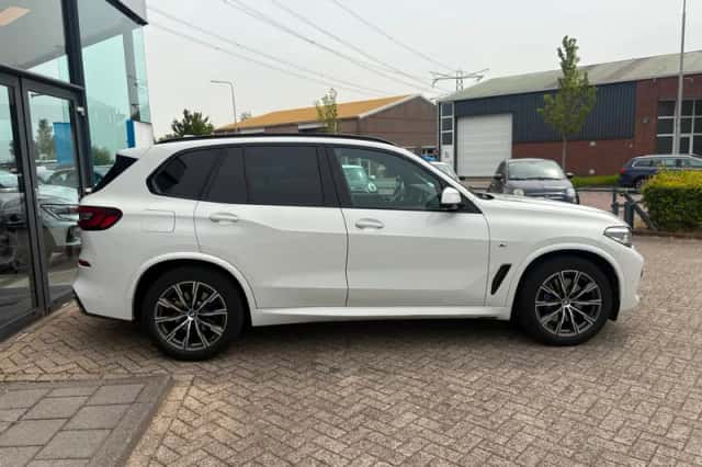 BMW X5 (2022) thumbnail 5