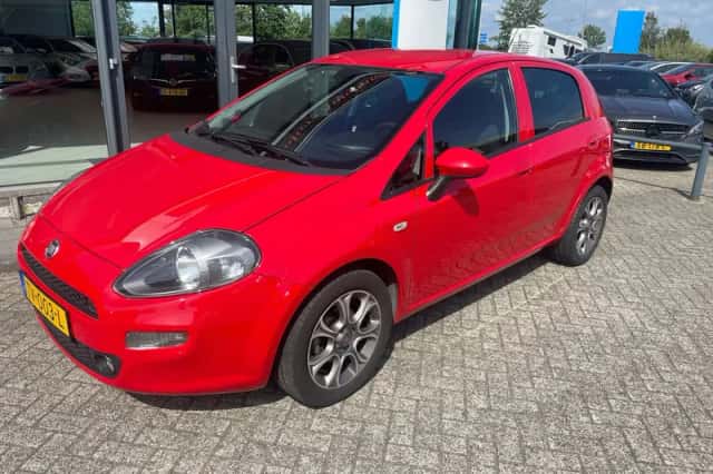 Fiat Punto (2018) thumbnail 2