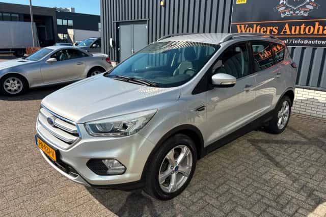 Ford Kuga (2017) thumbnail 2