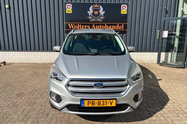 Ford Kuga (2017) thumbnail 3