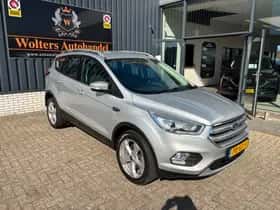 Ford Kuga (2017) thumbnail 4