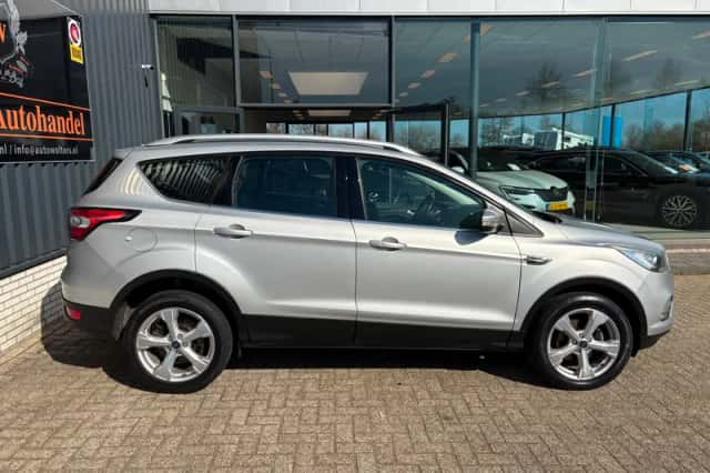 Ford Kuga (2017) thumbnail 5