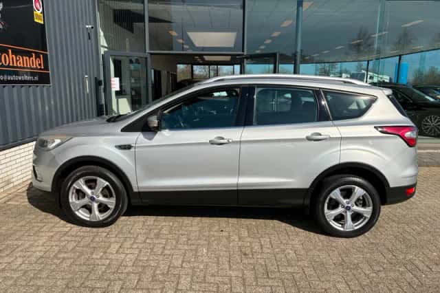 Ford Kuga (2017) thumbnail 6